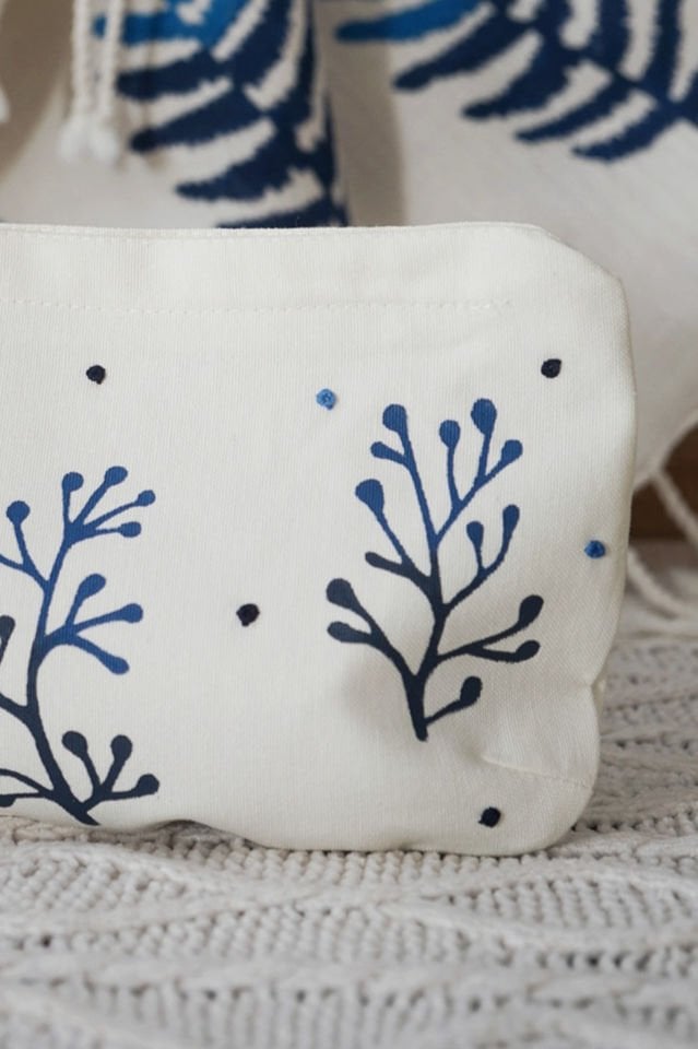 Mavi Mercanlar Desenli Makyaj Çantası