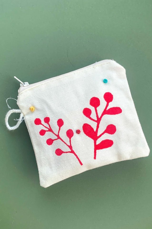 Kırmızı Kızılcıklar Desenli İsim İşlemeli Mini Cüzdan