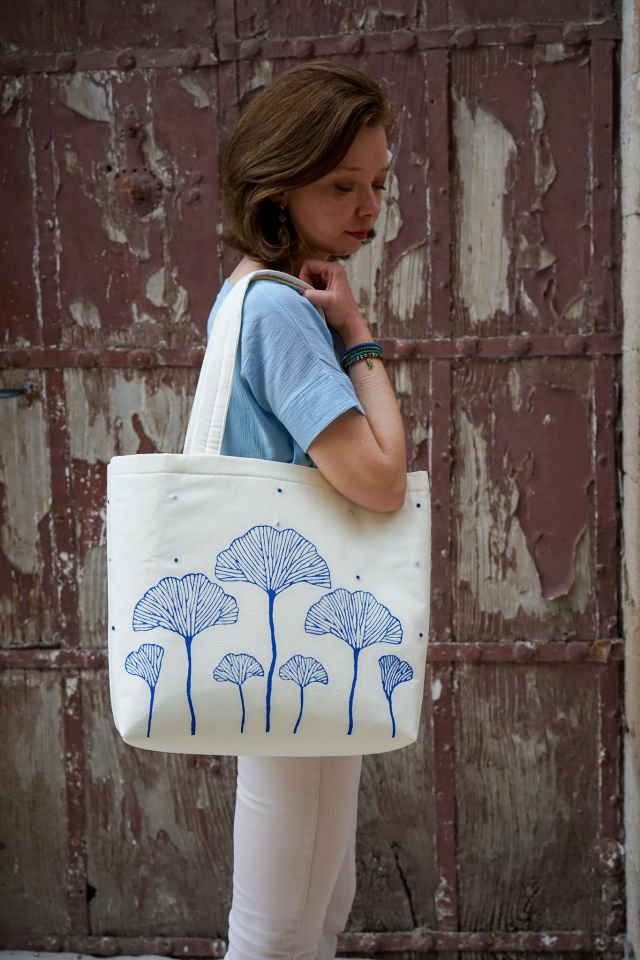 Çivit Ginkgolar Desenli Ağzı Büzgülü Omuz Çantası