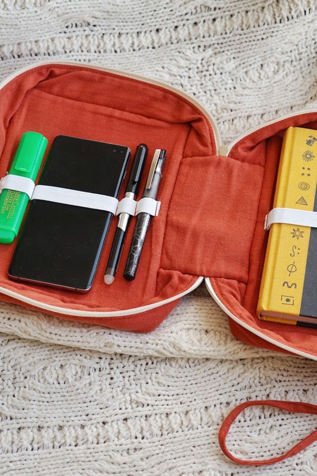 Kiremit Kızılcıklar Desenli Kitap Kılıfı