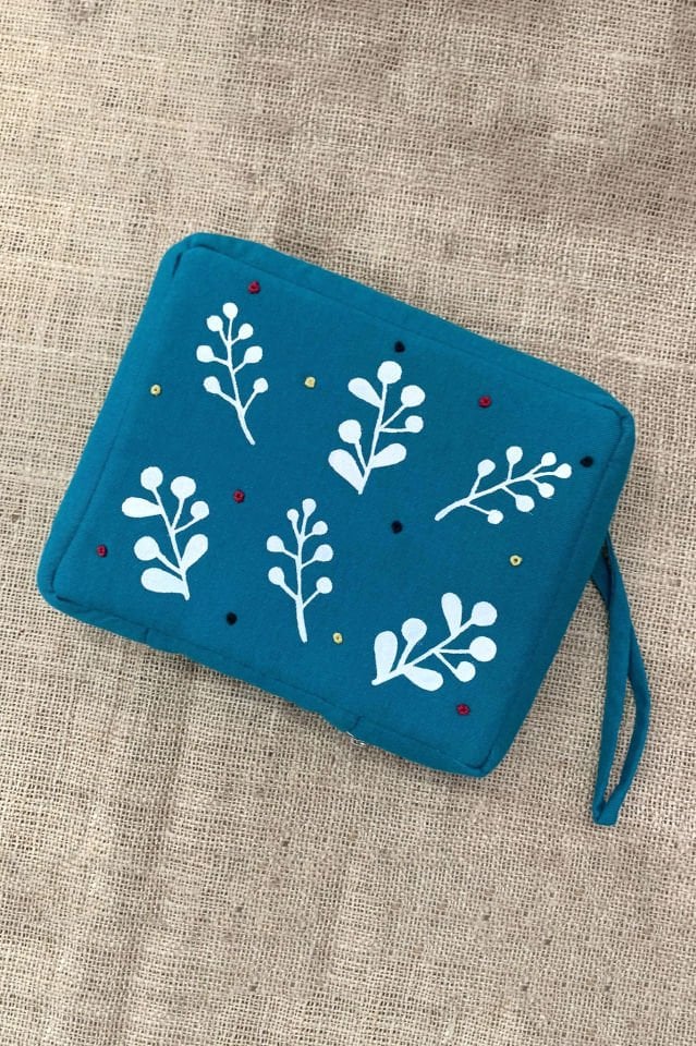 Petrol Mavi Kızılcıklar Desenli Kitap Kılıf