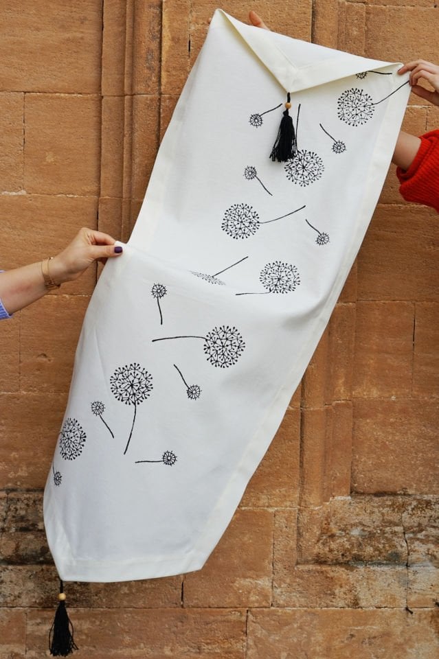 Uçuşan Karahindibalar Desenli Runner 45x135 cm.