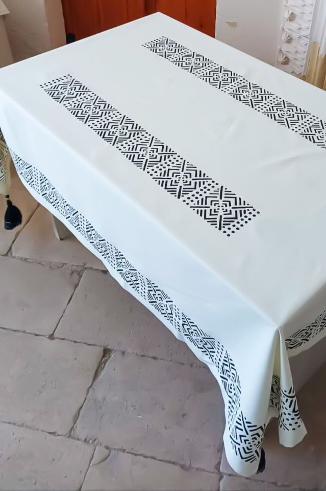 Nordik Desenli Masa Örtüsü 140x180 cm.