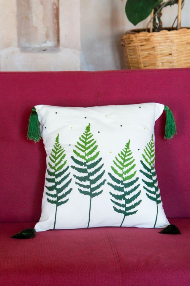 Yeşil Eğrelti Otları Desenli Kırlent Kılıfı (Püsküllü) 40x40 cm.