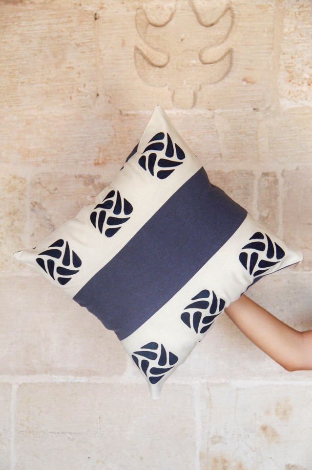 Kalın Şerit Damla Desenli Kırlent Kılıfı 40x40 cm.