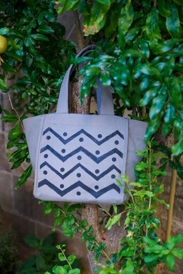 Zikzak Desenli Gri Kol Çantası