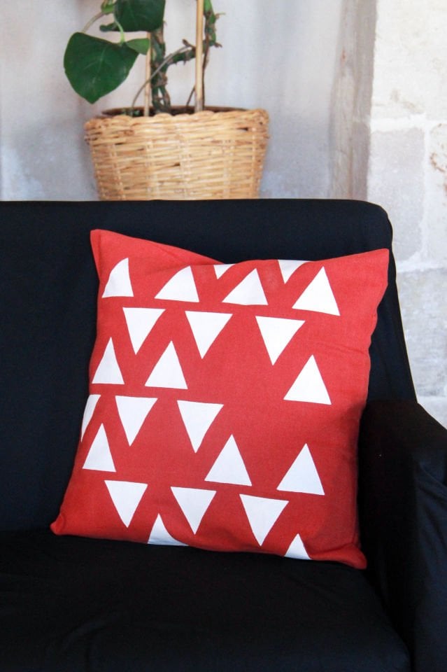 Geometrik Üçgen Desenli Turuncu Kırlent Kılıfı 40x40 cm.