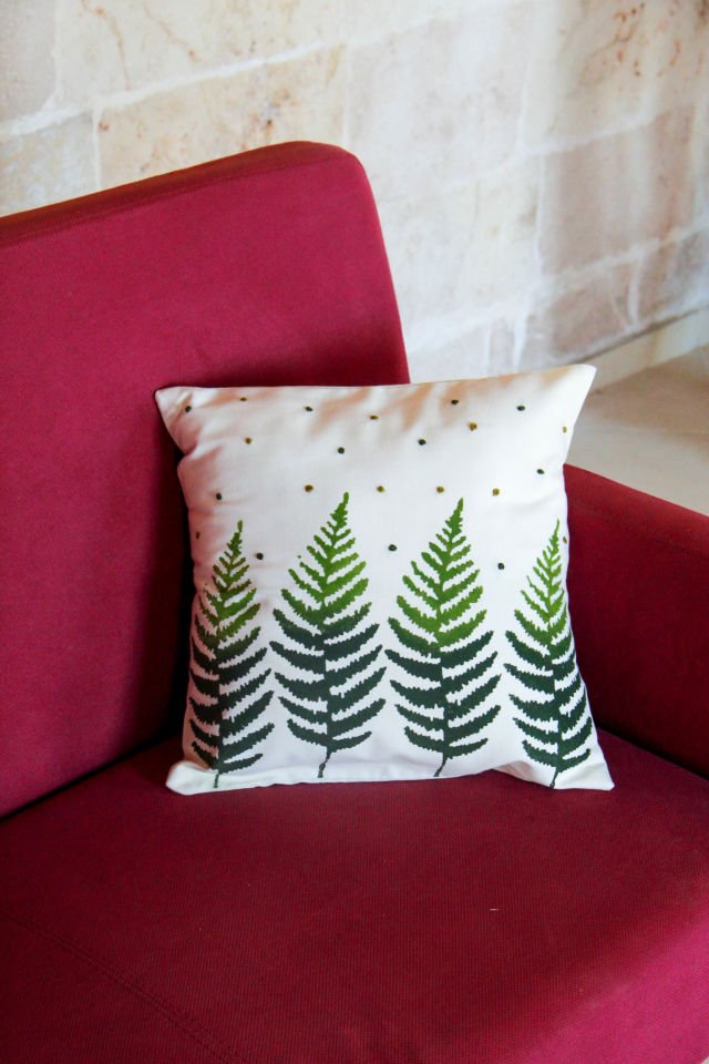 Yeşil Eğrelti Otları Yaprakları Desenli Kırlent Kılıfı 40x40 cm.